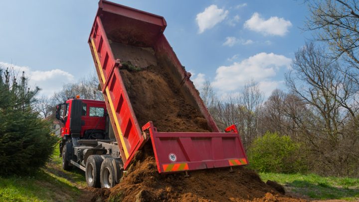 transport de terres végétales par camion