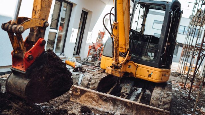 Mini-pelle : Une solution idéale pour les chantiers en milieu urbain